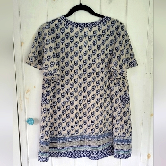 ROSE & OLIVE Blue & Ivory Floral Pintuck Flutter Sleeve - Picture 3 of 7